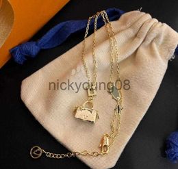 Pendant Necklaces Luxury Designer Brand Letter Pendant Necklaces Wedding Party Jewellery Accessories High Quality 18K Gold Plating Clavicular Chain Simple Women Or