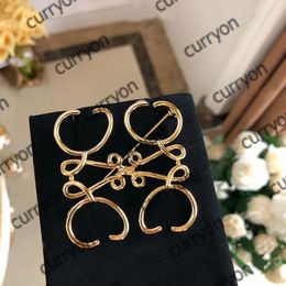 Simple Letter Pins Brooch Designer Jewellery For Women Gold Broochs Mens Classic Brand Breast Scarf Suit Ornament Lady Dress Decoration Pins