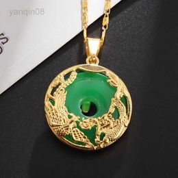 Pendant Necklaces Royal Vintage Design Imitation Jade Green Round Cutout Floral Necklace Women Party Accessories Couples Day Gift Jewelry Pendant HKD230712