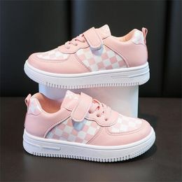 Spring and Autumn New Handsome Checkerboard Round Head Girls' Cricket Shoes for Middle and Small Boys' Casual Sports Shoes