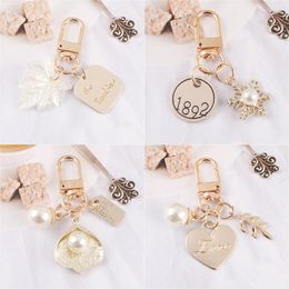 Keychains Heart Snowflake Pearl Keychain Leaves Letter Tag Key Chain For Women Girls Purse Car Ring Charm Jewelry Party Favor