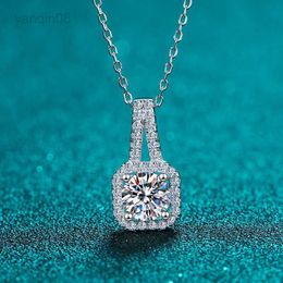 Pendant Necklaces Queenme 1ct Moissanite Necklace For Women % 925 Sterling Silver Chain Moissanite Pendant Diamond Luxury Jewellery Wedding Gift HKD230712