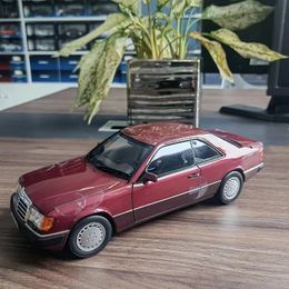 Diecast Model 1 18 Scale Benz 300 CE 24 Coupe 1990 Simulation Alloy Car Collection Vintage Ornament Gift 230711