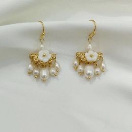 Dangle Earrings Fashion Women Jewelry Natural Freshwater Pearl Handcrafted Beaded White Shell Flower Shape Eardrop Party Gifts