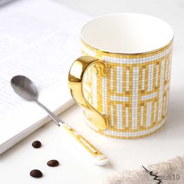 Mugs Porcelain Coffee Mugs With Spoon Mozaic Pattern Golden Handle Bone China Coffeeware Water Bottles Teaware Ceramic Drinkware R230713