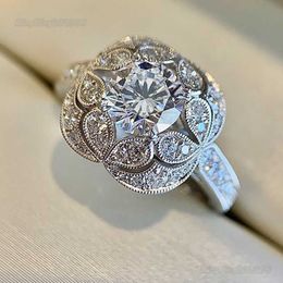 Bling Bling Vvs Moissanite Ring 100% 925 Sterling Silver Fashion Ethnic Style Jewellery Floral Ring Exquisite Flower Round Diamond Women's Ring