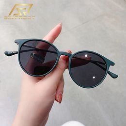 SIMPRECT Fashion Anti Blue Light Round Sunglasses Women / Men 2023 Luxury Brand Designer Vintage Sun Glasses Shades For Women