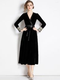 Casual Dresses Fall Women French Retro V-Neck High Waist Midi Party Dress Elegant Coffee Break Robe Chic Velvet A Line Female With Belt