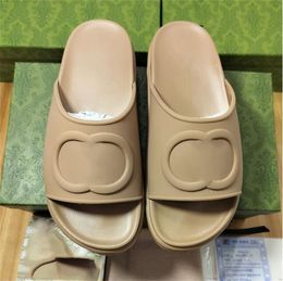 Pantofole di nuovo stile Sandalo Cursori Macaron fondo spesso Designer antiscivolo INS fondo morbido Ricamato moda G casa Pantofole di lusso da donna indossano infradito da spiaggia A01