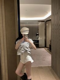Wangg Frauen Luxusdesigner -Shirts Marke Kleidung Korsett Hemd Elegante Frauenhemden 2023 Sommer neue Hemden Frau geschnittene weibliche Heliarr -Traffinstreifenhemd