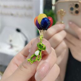 Brooches Funny Green Frog Balloones Brooch For Women Kids Animal Enamel Pins Bag Clothes Jewellery Accessories Birthday Gifts