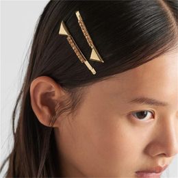 Designer Girl Hair Clip Bling Rhinestone Metal Triangle Letter Barrettes Womens Hairpin Luxury Hair Accessories