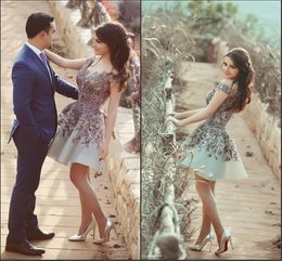 Off the Shoulder Short Prom Dresses with Vintage Lace Appliques A Line Backless Sassy Party Gowns Stunning Engagements Dresses Custom