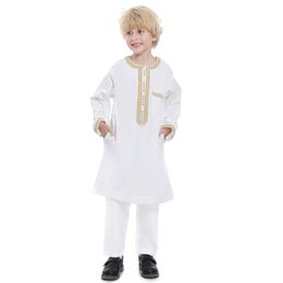 Tshirts Muslim Boys Islamic Round Collar Embroidered Button Long Sleeves Thobe and Pants Suit Arabic Children Ramadan Robe Caftan Set 230713
