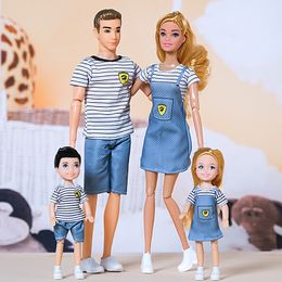 Dolls 16 Barbi Family Doll Set of 4 People Mom Dad Kids 30cm s Full With Clothes for Education Birthday Gift 230712