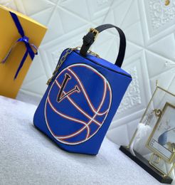 Luxury designer clutch bag men women Dopp Kit purse basketball wallet L106 embossed flower letters handbag high-quality Taurillon leather fashion toiletry bags