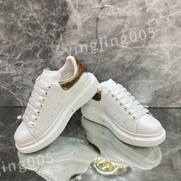 2023 Hot Luxury Fashion Shoes the four seasons Sneakers Lace-up Canvas Trainers Embroidery Street Style Stars Patches size 35-46 xsd221105