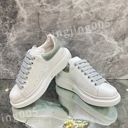 2023 Hot Luxury Fashion Shoe the four seasons Sneakers Lace-up Canvas Trainers Embroidery Street Style Stars Patches size 35-46 xsd221105