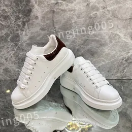 2023 Hot Luxurys Fashion Shoes the four seasons Sneakers Lace-up Canvas Trainers Embroidery Street Style Stars Patches size 35-46 xsd221105