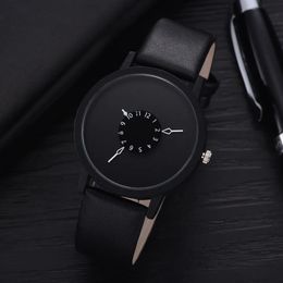 Mens Watch Designer Watches Yüksek kaliteli gündelik lüks kuvars-bas deri 40mm saat