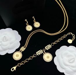 Gold Chain Circular Pendant Beauty Medusa Head Coin signet Brass Material Necklace Bracelet Earring Set Ladies Designer Jewelry Gifts XMS1905