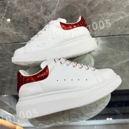 Top Fashion Shoe the four seasons Sneakers Lace-up Canvas Trainers Embroidery Street Style Stars Patches size 35-46 xsd221105