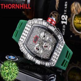 Men Fashion Sport Shinning Watches Quartz Chronograph Colourful Diamonds Iced Wristwatches All Dial Work Rubber Calendar Designer M228F