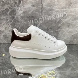 2023 new top Hot Luxurys Fashion Shoes the four seasons Sneakers Lace-up Canvas Trainers Embroidery Street Style Stars Patches size 35-46 xsd221105