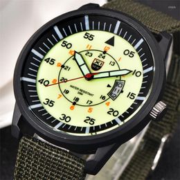 Wristwatches Fashion Luminous Dial Green Nylon Strap Watch Men Military Sports Watches Auto Date Quartz XI Heren Horloge