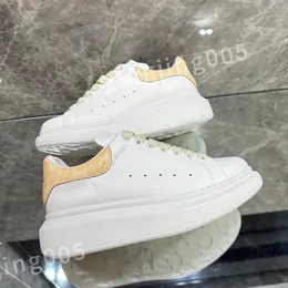 New top Luxury Fashion Shoes the four seasons Sneakers Lace-up Canvas Trainers Embroidery Street Style Stars Patches size 35-46 xsd221105