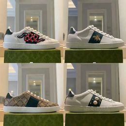 Designer Scarpe di marca Scarpe da ginnastica classiche Love Sneakers Sneaker in pelle Fiore ricamato Python Tiger 100% Ace Uomo Donna Nuovi colori Taglia