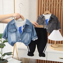 Tshirts 2023 Autumn Korean Children Infant Boys 3PCS Clothes Set Cartoon Bear Denim Jacket Hi Letter Sweatpants Baby Boy Suit 230713