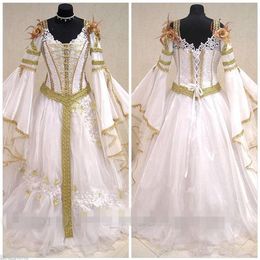 2020 Medieval Vintage Wedding Dresses Celtic Halloween Long Sleeve gold Lace Appliques Back Lace Up plus size Bridal Gown228b