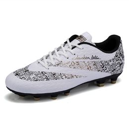 Dress Shoes Quality Chuteira Society Soccer Shoes C.Ronaldo Wholesale Cleats Futbol Anti-Slip Fashion Football Boots Futsal Training Sneaker 230714