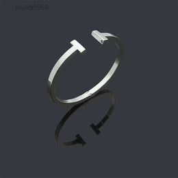 New 316l Steel Cuff Bracelet Brand Couple Love t for Men Women European Classic Designer Bracelets Jewellery 22222