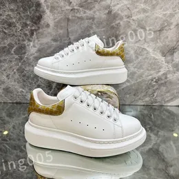 2023 new top Hot Fashion Shoes the four seasons Sneakers Lace-up Canvas Trainers Embroidery Street Style Stars Patches size 35-46 xsd221105