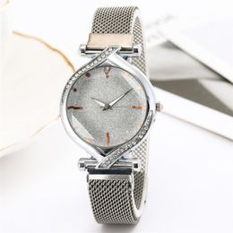 26MM Diameter Star Dial Simple Temperament Diamond Womens Watch Maganetic Buckle Comfortable Mesh Belt Quartz Female Wrist Watches238C