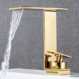 Bathroom Sink Faucets Gold Basin Faucet Deck Mounted Waterfall Cold Water Mixer Single Handle Hole Taps 230713