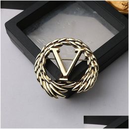 Pins Brooches 2Color Esigner Brooch Small Sweet Wind Women V Letters Metal Suit Pin Fashion Jewellery Clothing Decoration High Qualit Dhjvz