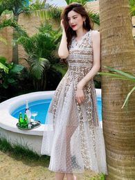Casual Dresses Runway Luxury Vintage Lace Embroidered Mesh Dress 2023 Summer Women V-Neck Sleeveless High Waist Party Midi