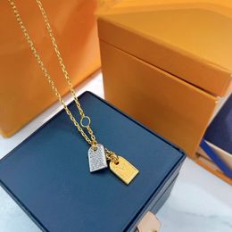 Luxurys Necklace Designer Two-plate Colour Separation Necklaces Women Stainless Steel Jewelry Couple Pendants Leisure Style Jewelry lovers pretty