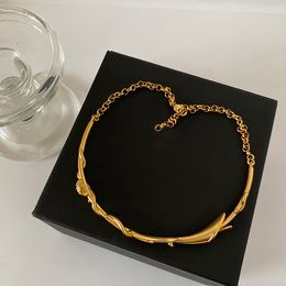 Pendant Necklaces Europe Fashion Designer 24K Gold Clavicle Necklace Leaf Pattern Choker Women Vintage Luxury Jewellery Top Quality Runway Trendy 230714