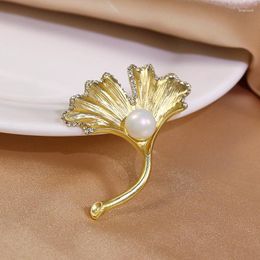 Brooches Ginkgo Leaf Plant Brooch Fashion Retro Design Rhinestone Pearl Ladies Wedding Banquet Pin Clothing Accessories Gift