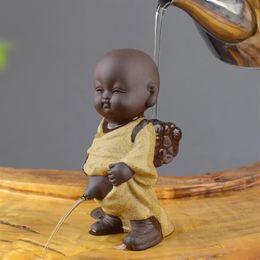 Zisha Tea Pet Strainer Peeing Little Monk Decoration Creative Piss Child Doll Spray Ceramic Character Tea Filter Accessories269D