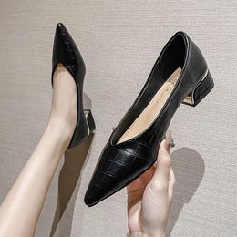 Dress Shoes 2023 Spring Pointed Toe Shallow Mouth Women's Medium Thick Heel Soft Leather Bottom Black And White Work Casual