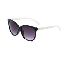 Luxury Fashion Sunglasses Outdoor Designer Summer Women Tom Classical Polarised Ford 5177 New Women's Round Street Shot