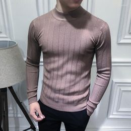 Maglioni da uomo MRMT 2023 marca coreana a righe selvaggio mezzo collo alto maglione a maniche lunghe camicia a fondo lavorato a maglia centrale