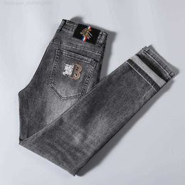 Hot Designer Mens Summer New Embroidered Slim Fit Little Leg Jeans Men's High-end European Elastic Grey Youth Style fashionable