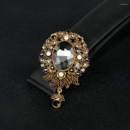 Brooches Female Fashion Vintage Blue Crystal Flower For Women Luxury Yellow Gold Color Alloy Plant Brooch Safety Pins