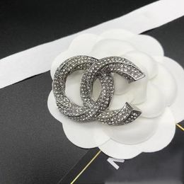 20style Luxury Designer Brand Letter Brooches 18K Gold Plated Inlay Vintage Rhinestone Jewellery Brooch Pearl Pin Men Marry Wedding Party Sweater Cloth accessories